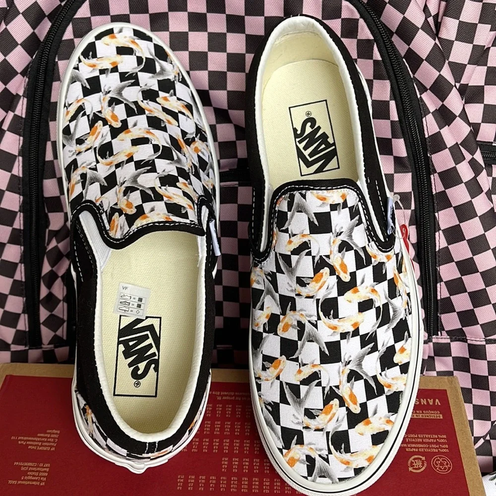 Vans WMNS Classic Slip-0n
Checkerboard Koi/Black
VN0A5JMHVG3
Sneakers - Picture 13 of 16